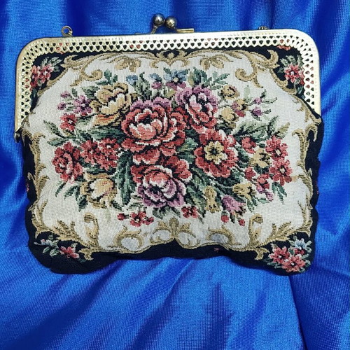 Handbag like new, embroidered vintage 1950s style