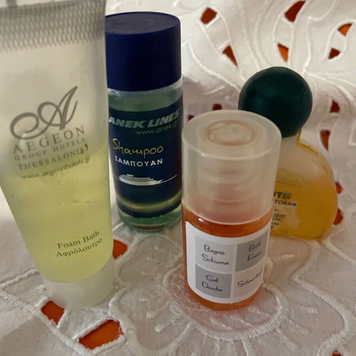 Shower and shampoo bottles collectible, pack of 10, new and full
