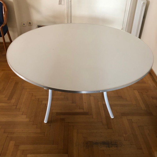 White round dining table 1.30m like new, foldable