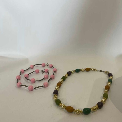 Vintage set of 2 women's necklaces and 1 bracelet used