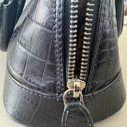 Osprey London leather handbag with crocodile texture black like new