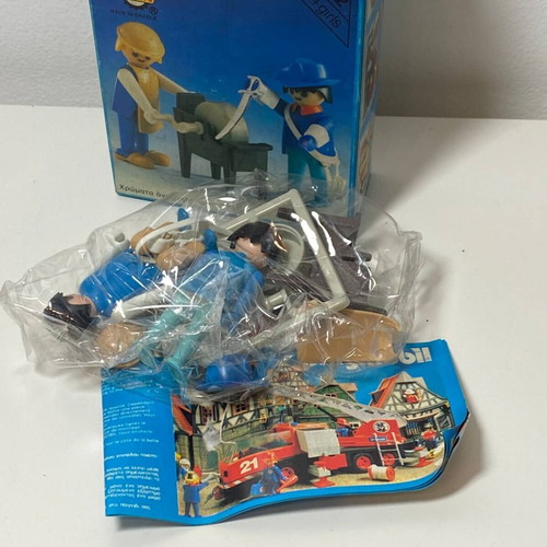 Playmobil LYRA 3L91 2 figures like new