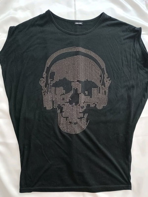 Μπλούζα Fullah Sugah μαύρη με κοντό μανίκι και στρας νεκροκεφαλή μεταχειρισμένη