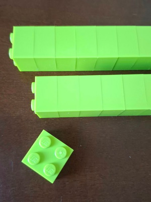 Lego Classic Basic Brick 2 x 2 Lime pack of 24 like new