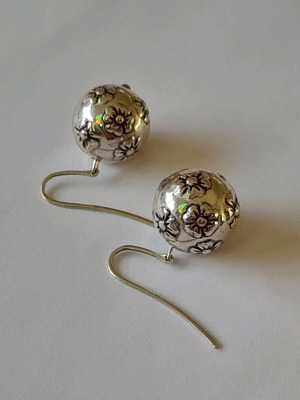 Silver pearl earrings with flower and 925 hook, new
