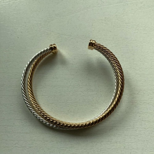 Jewelry set like new, gold and silver earrings and bracelet