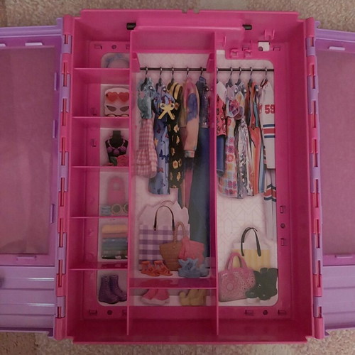 Mattel Barbie Fashionistas Ultimate Closet like new, Barbie closet