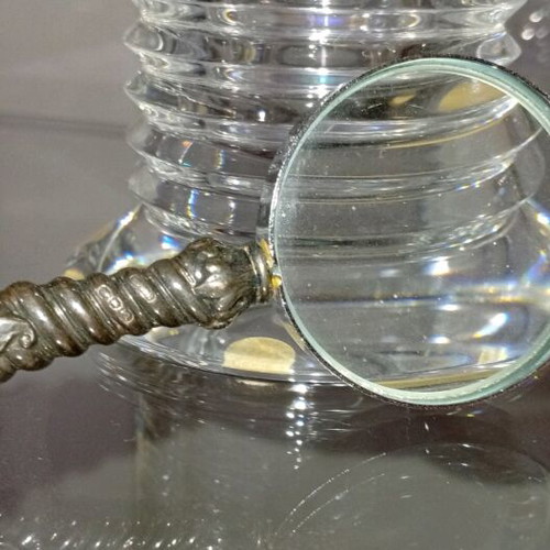 Antique magnifying glass like new with ornate designs