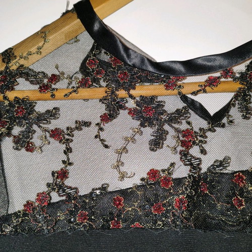 Black blouse used with three-quarter sleeves and embroidered flowers