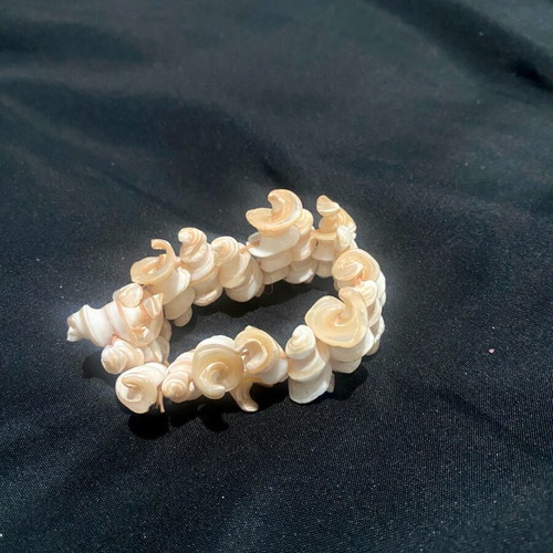 Bracelet elastic like new, natural seashells in white and pink tones