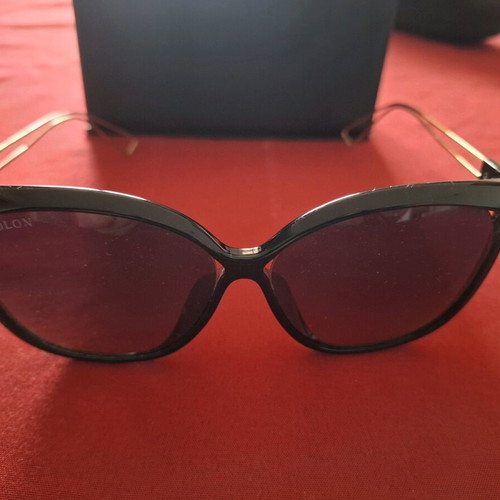 Black sunglasses with gold detail