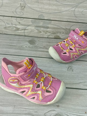 Fila sandals size 25