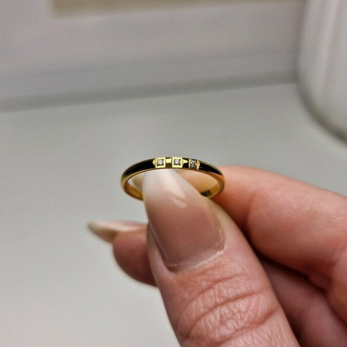 Stainless steel wedding ring with rhinestones new, gold color size 8