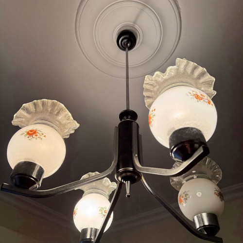 Ceiling light used in good condition