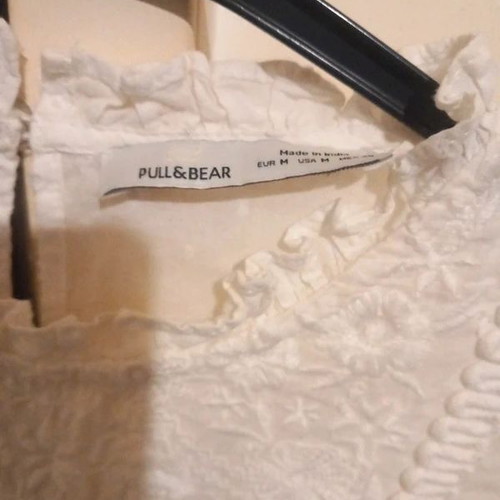 Romantic blouse with kipour design Pull & Bear medium like new, white