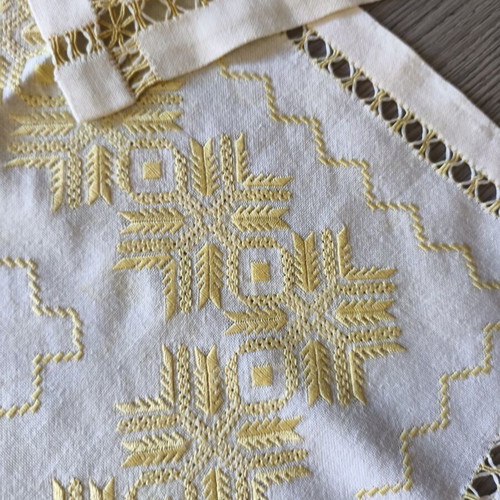 Lefkaditiko Kare with Two Napkins Handmade, Like New