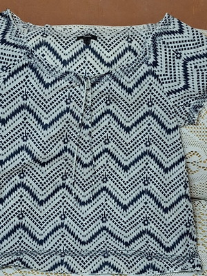 Esmara women's blouse L with blue-white geometric pattern like new