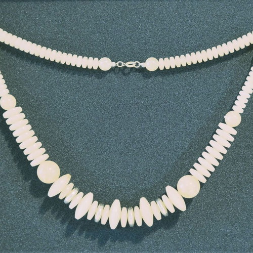Vintage necklace from the 80s with ivory beads like new