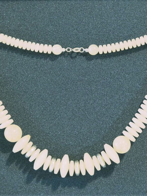 Vintage necklace from the 80s with ivory beads like new