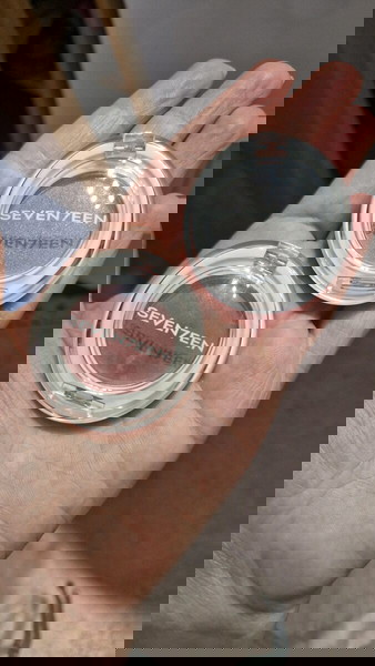 καινούργιες σκιές seventeen 10€ και η δύο.. πωλούνται και ξεχωριστά στα 5€