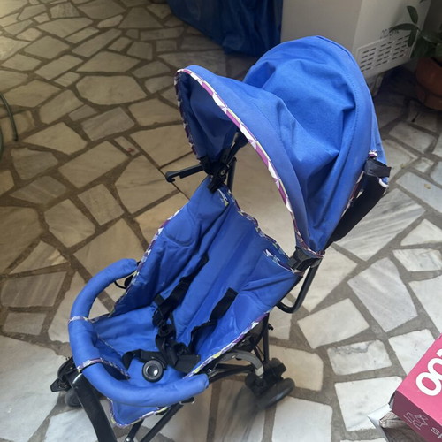 Lightweight baby stroller with easy fold