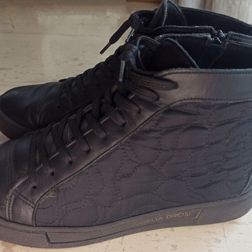 Evangelia Drosi boots used, black with quilted design size 40