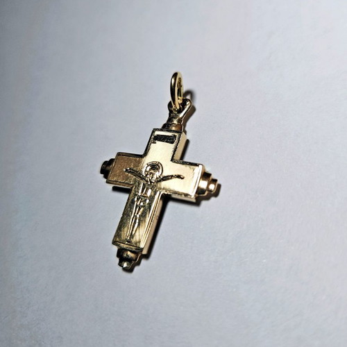 Gold cross 14K used, 4.08g, size 3.5x2.2cm