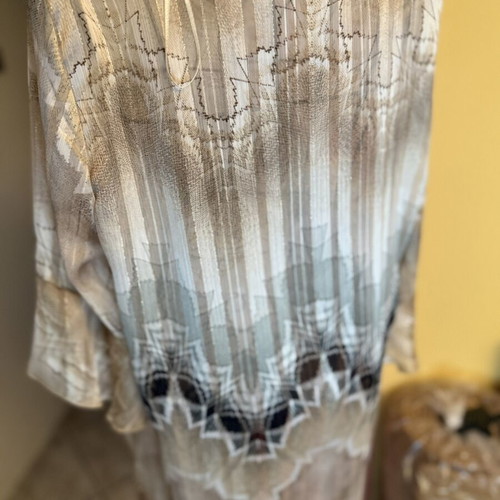 Lightweight blouse with geometric print like new, size M