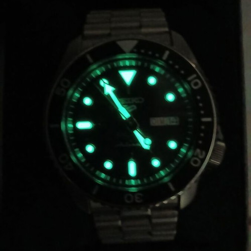 Seiko 5 wristwatch like new, gray