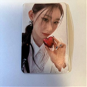 Kpop lomo card (fan made copy from the original)