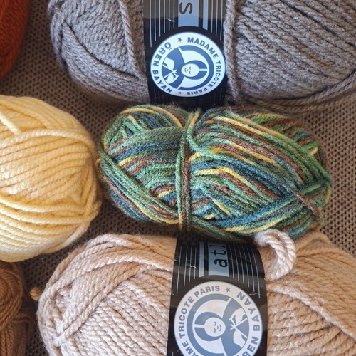 Yarn and Crochet Hooks like new