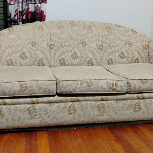 Three-seater sofa used in very good condition