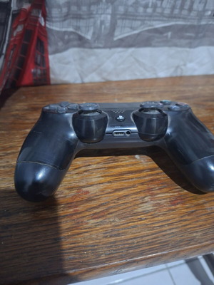 PS4 controller
