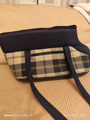 Dog carrier bag used for small dog body