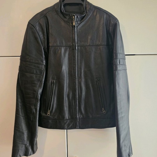 Leather jacket black like new, size S