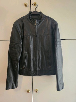 Leather jacket black like new, size S