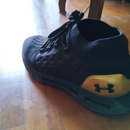 Under Armour athletic shoes like new, size 44.5, black