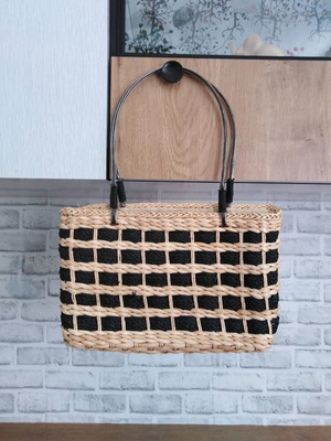 Woven shoulder bag new, black beige