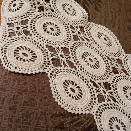 Handmade table runner like new