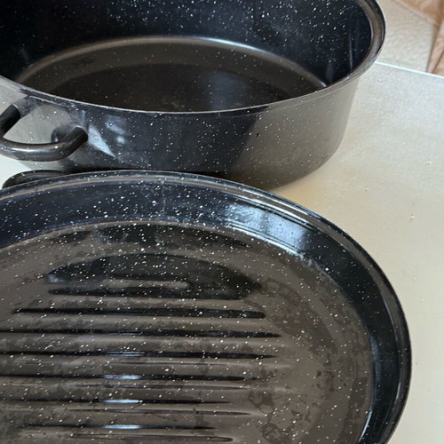 Enamel oval roasting pan used 32x42x18 cm