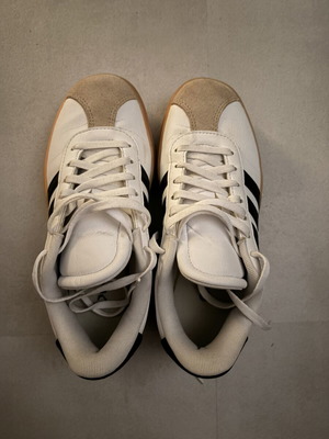 Adidas αθλητικά παπούτσια σαν καινούργιο, μέγεθος 37, άσπρα