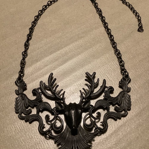 Decorative black necklace like new, matte design