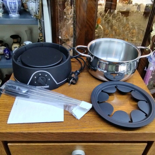 Severin FO 2400 fondue set new with 8 forks and adjustable thermostat