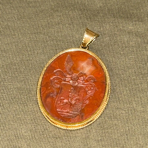 Vintage 18K Gold Intaglio Carnelian Pendant like new, 16g