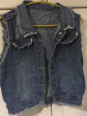 Denim sleeveless vest one size like new, blue