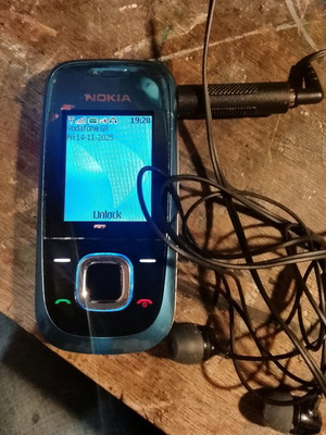 Nokia 2680 used with charger, battery and headphone adapter