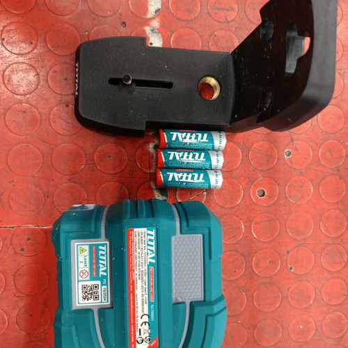 Self-leveling laser level like new