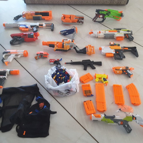 Plastic Toy Guns with Foam Darts and Accessories like new