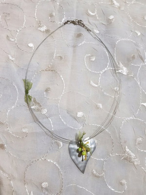Necklace with triple wire and heart pendant