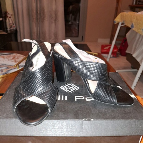 Fratelli Petridi women's leather sandals like new, black, size 37